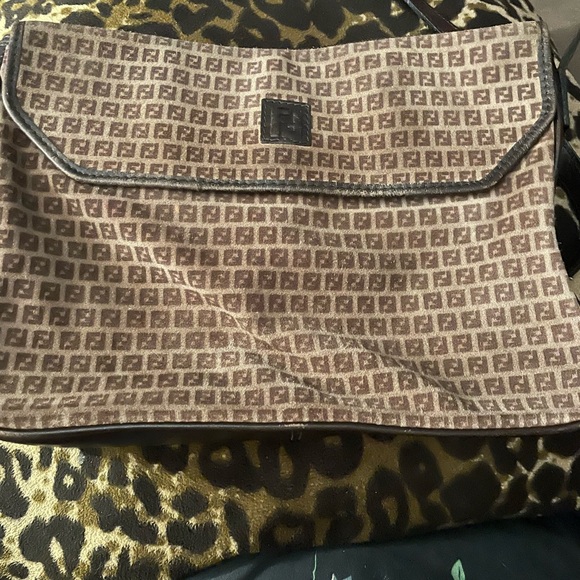 Excellent condition Rare Fendi soft Crossbody Bag with Iconic Pattern - Picture 7 of 13